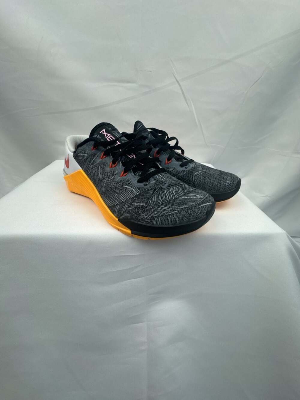 Nike Metcon 5 Black Team Orange Training Shoes AO2982-081 women’s 7